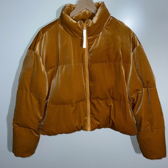 Fabletics Wander Velour Cropped Puffer Jacket Size Large - Picture 5 of 15